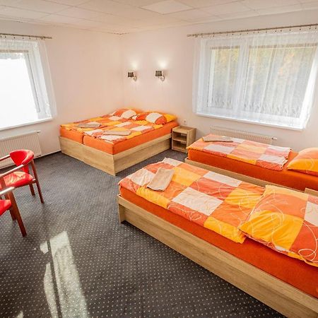 Hotel Rabbit Trhovy Stepanov Bagian luar foto