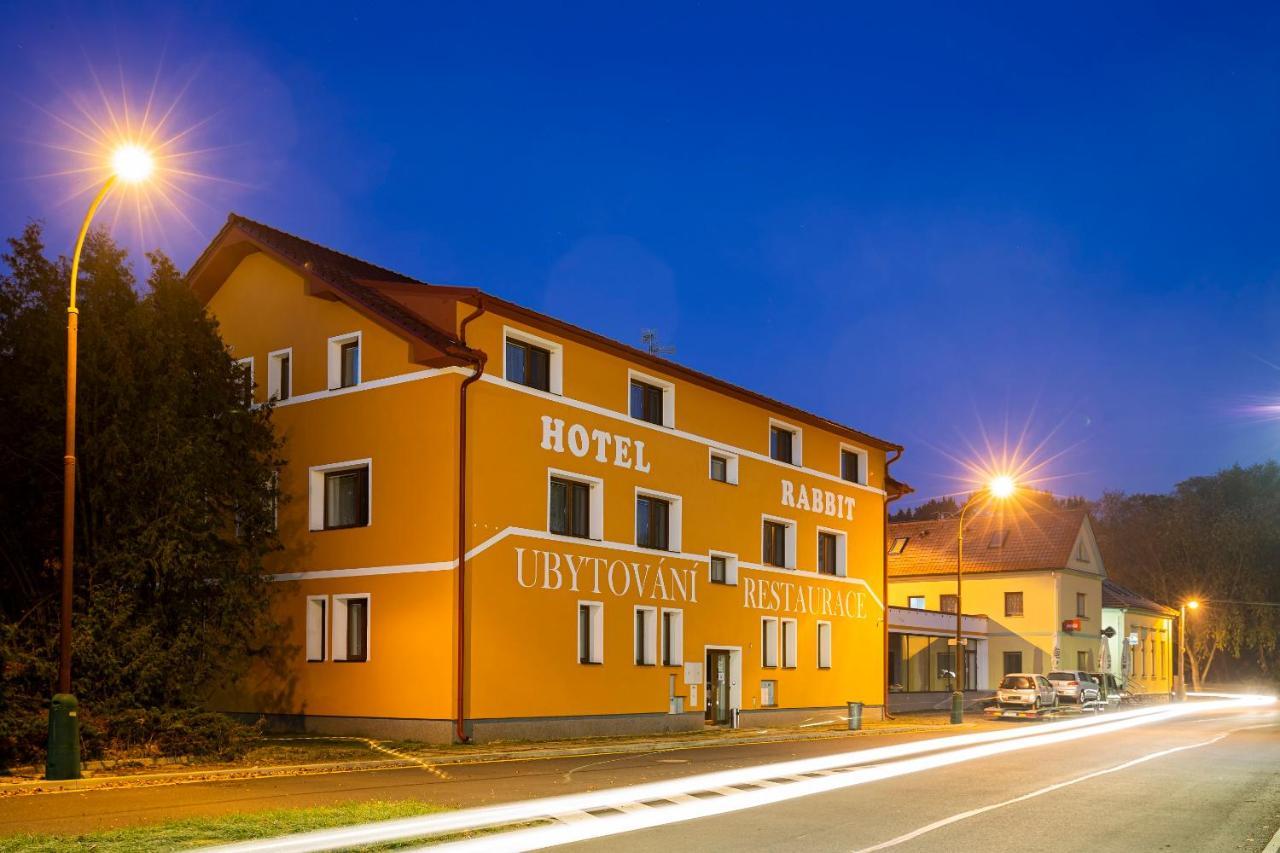 Hotel Rabbit Trhovy Stepanov Bagian luar foto