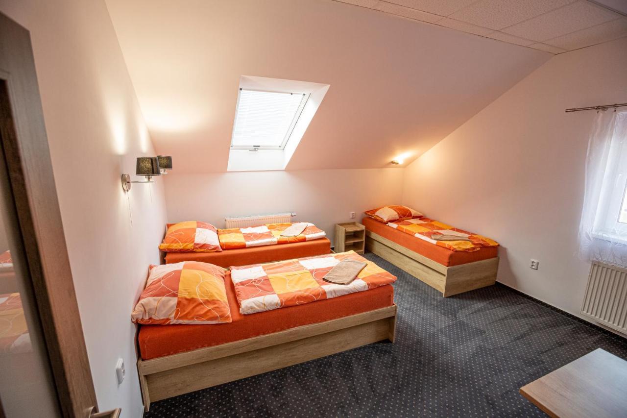Hotel Rabbit Trhovy Stepanov Bagian luar foto