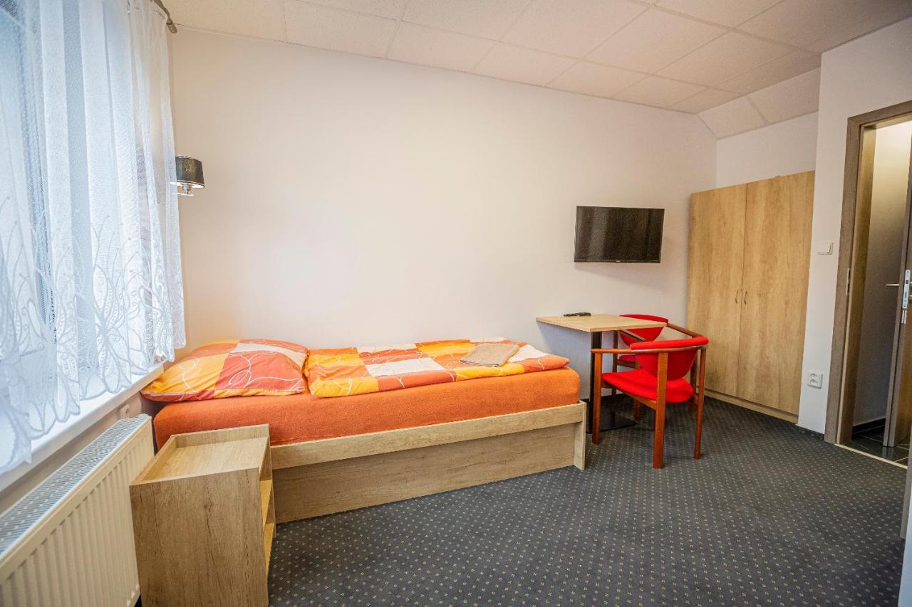 Hotel Rabbit Trhovy Stepanov Bagian luar foto