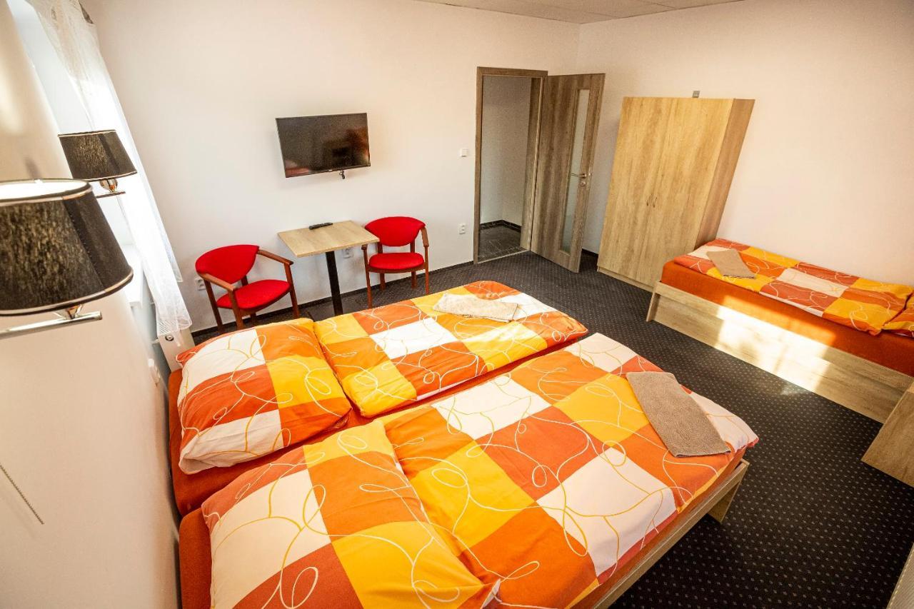 Hotel Rabbit Trhovy Stepanov Bagian luar foto