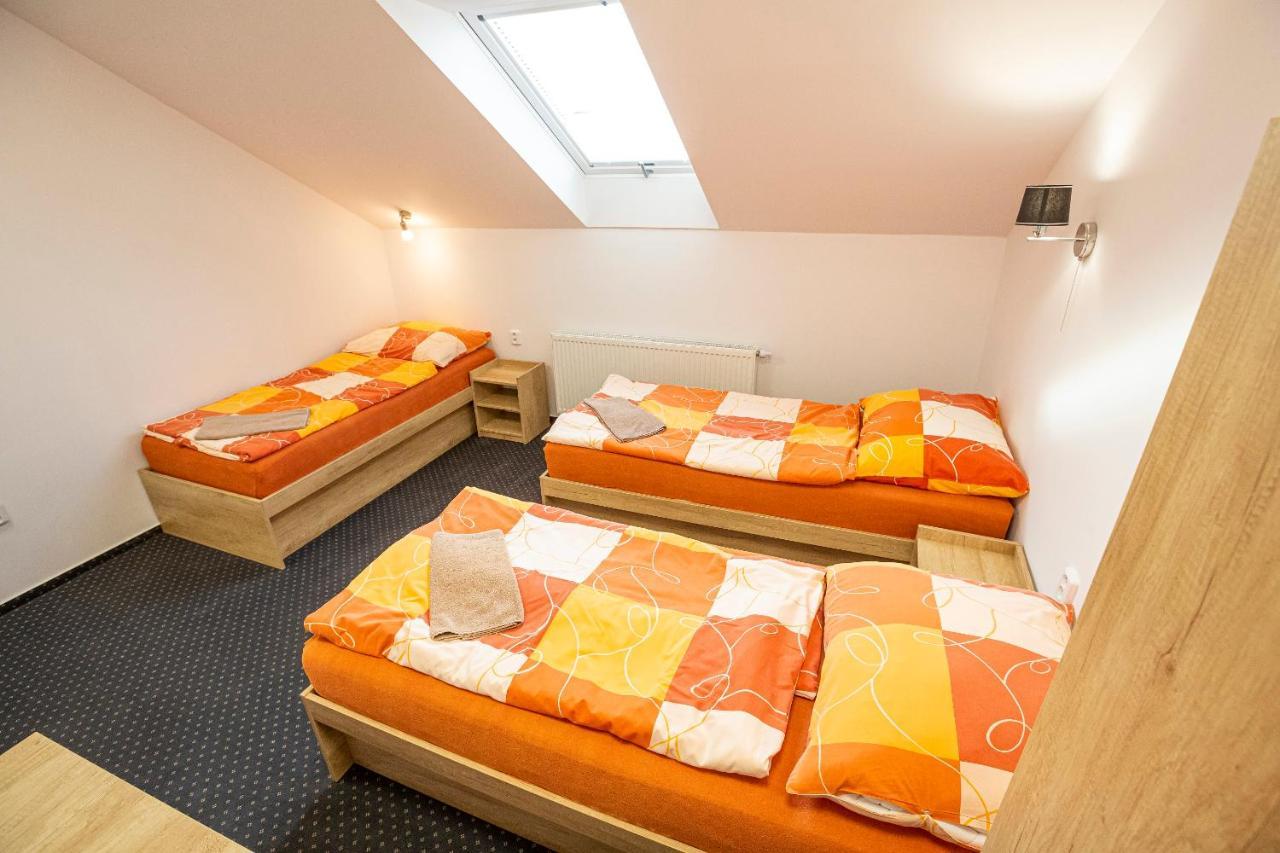 Hotel Rabbit Trhovy Stepanov Bagian luar foto