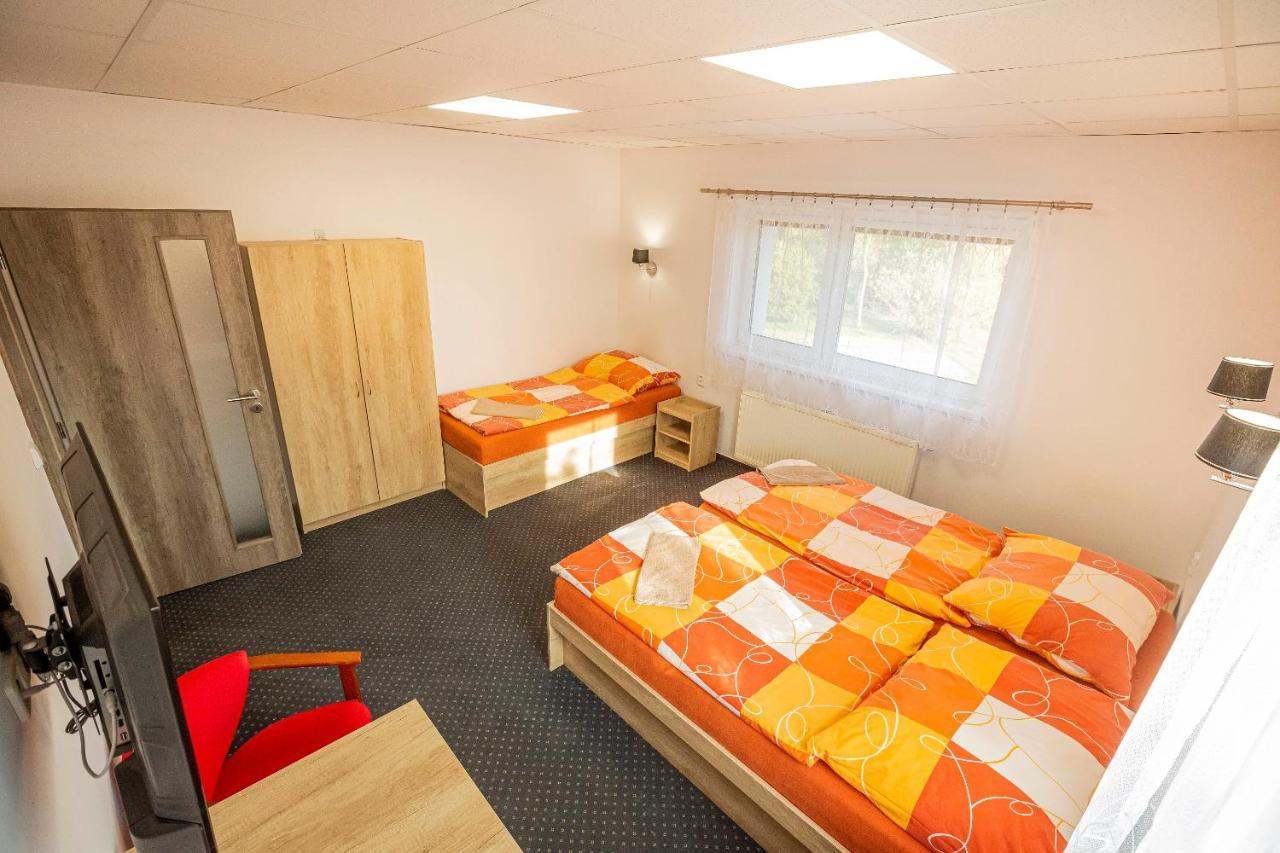 Hotel Rabbit Trhovy Stepanov Bagian luar foto