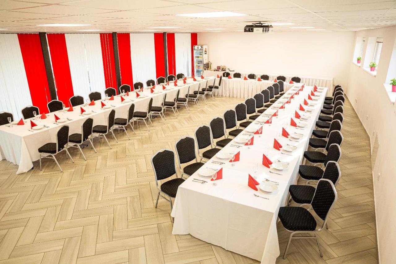 Hotel Rabbit Trhovy Stepanov Bagian luar foto