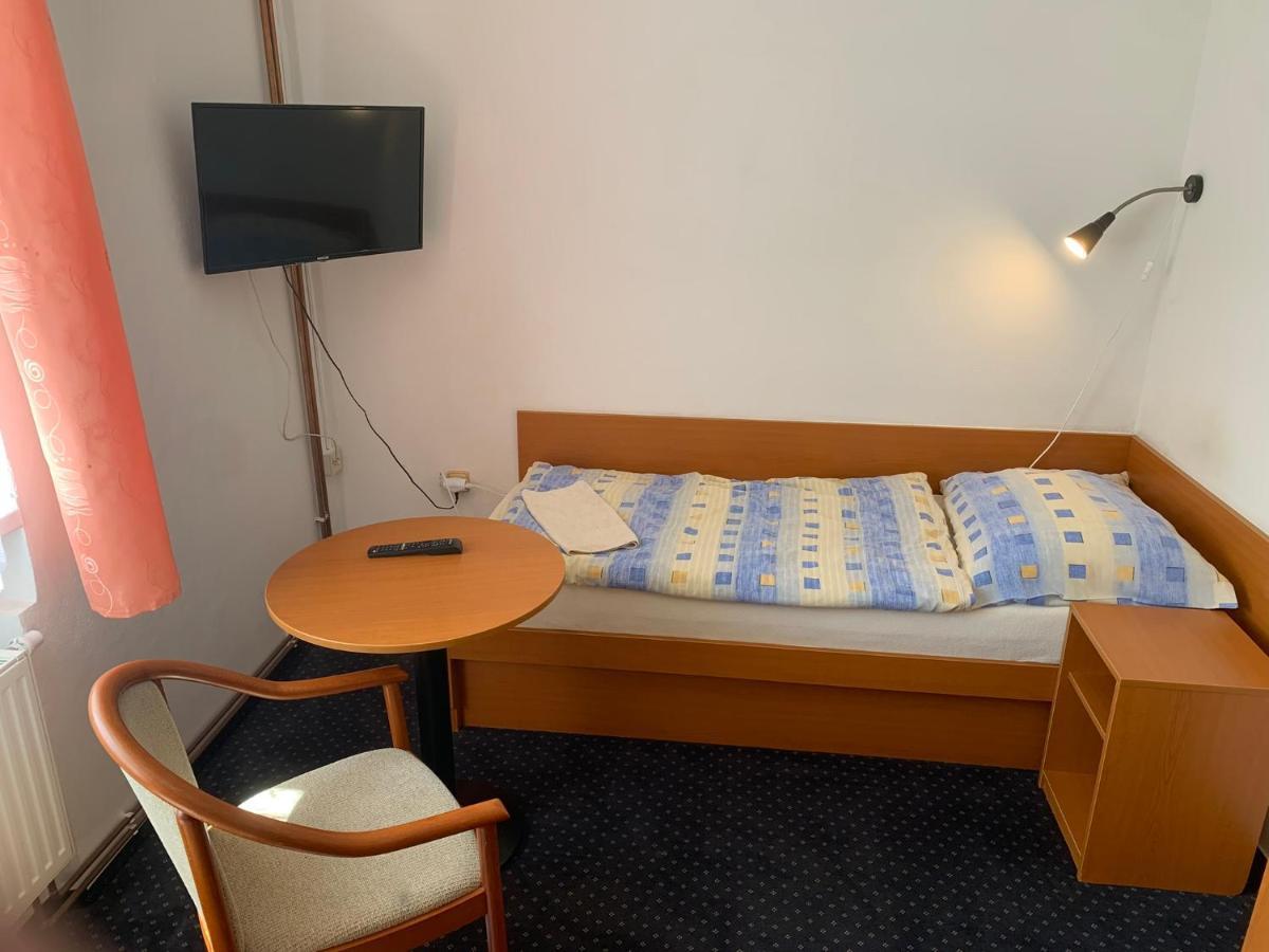 Hotel Rabbit Trhovy Stepanov Bagian luar foto