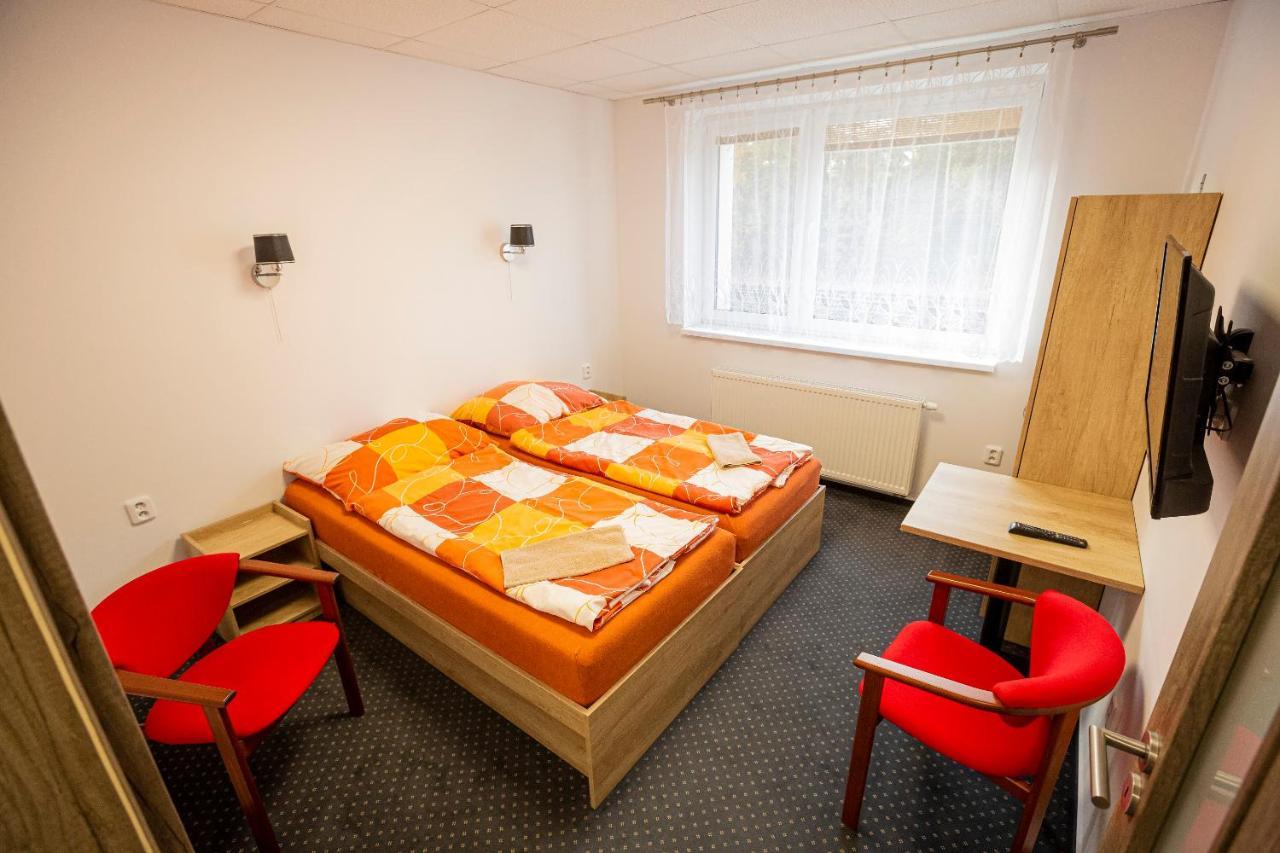 Hotel Rabbit Trhovy Stepanov Bagian luar foto