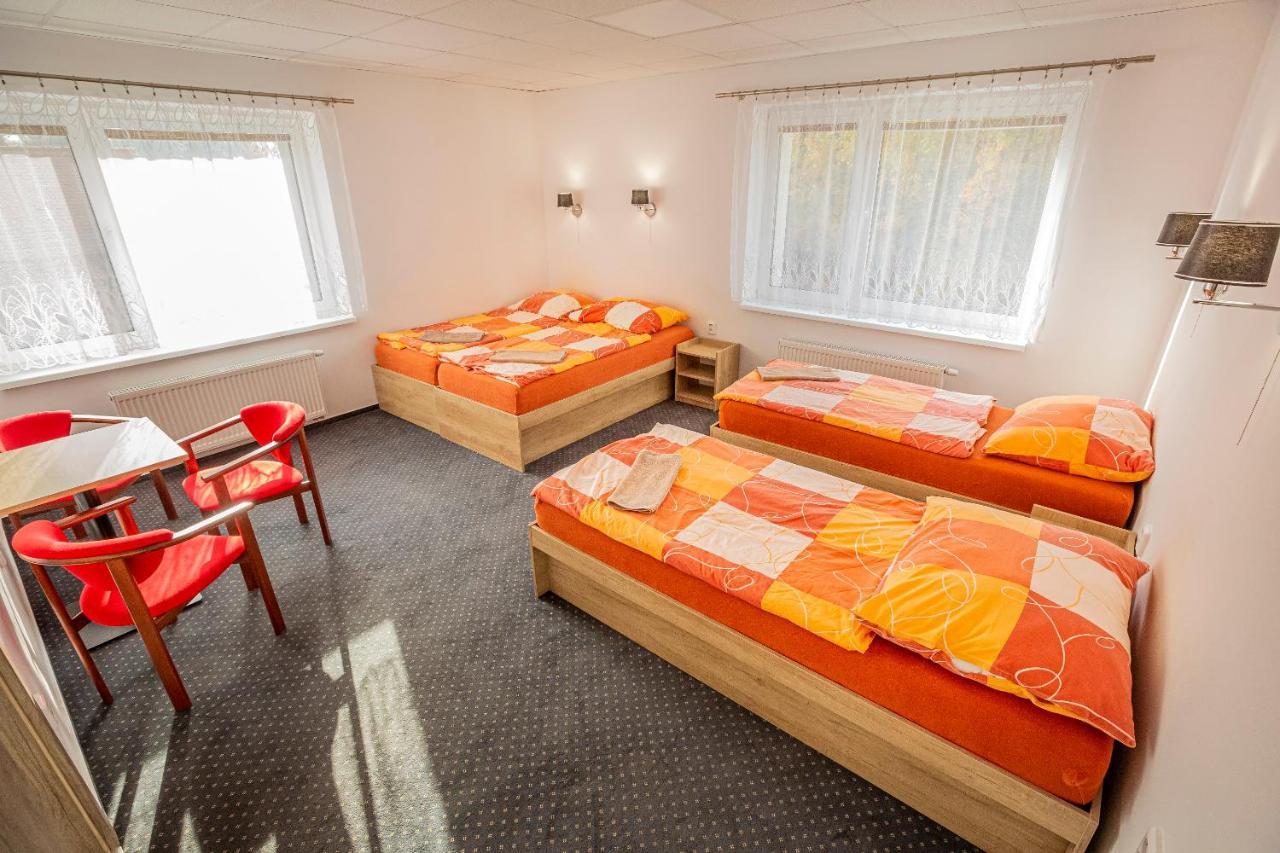 Hotel Rabbit Trhovy Stepanov Bagian luar foto