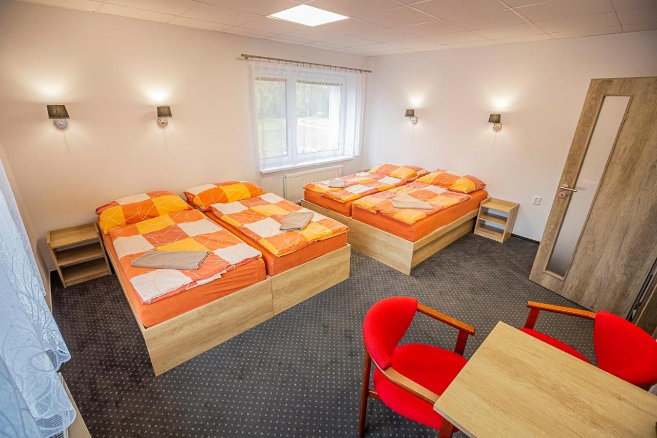 Hotel Rabbit Trhovy Stepanov Bagian luar foto