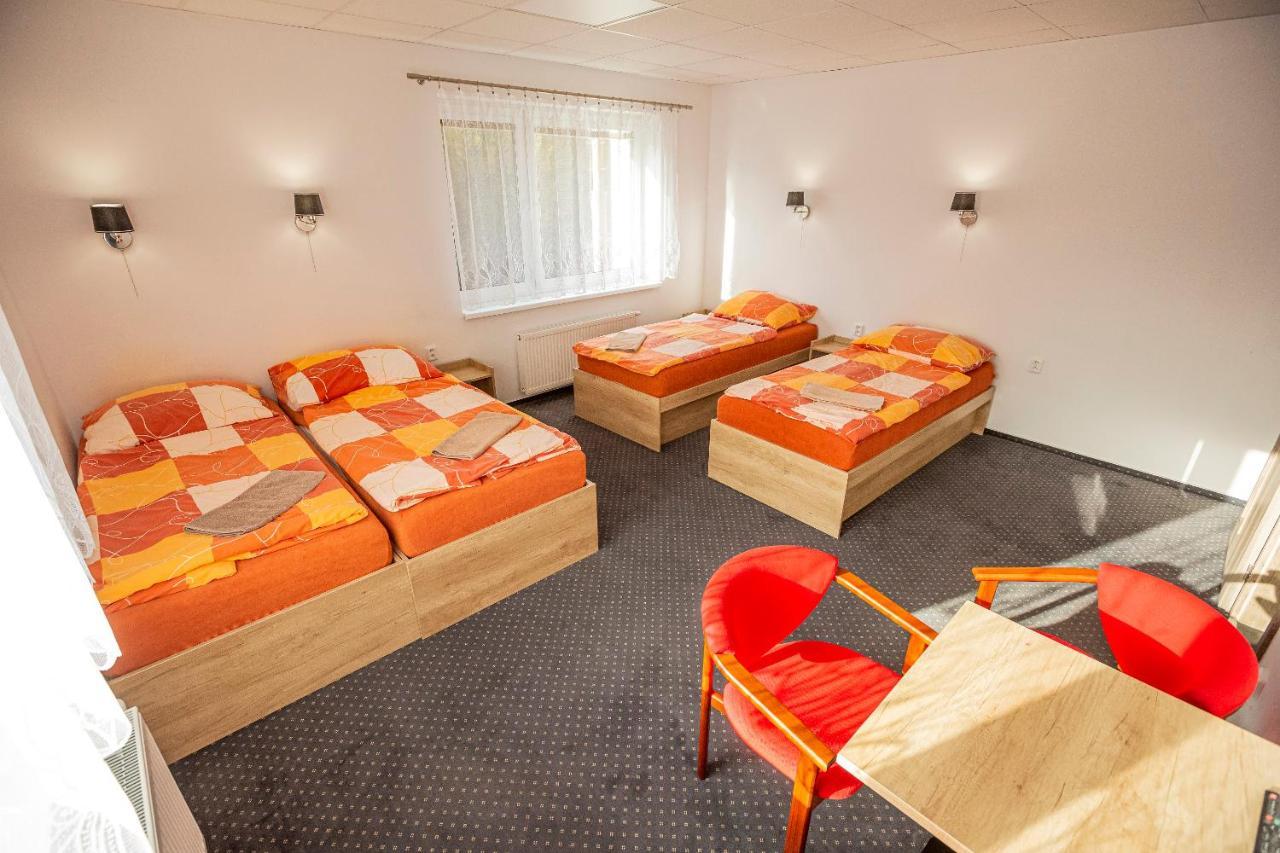 Hotel Rabbit Trhovy Stepanov Bagian luar foto