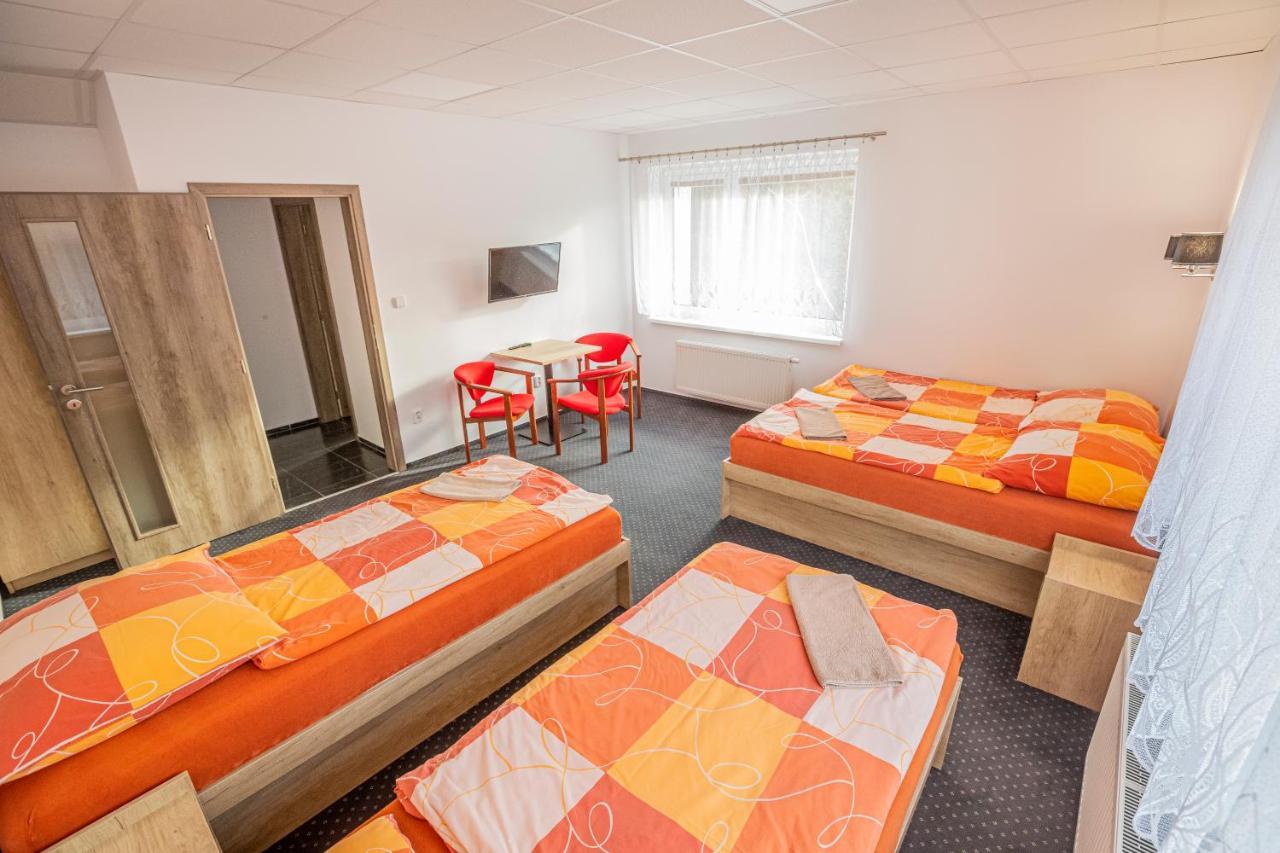 Hotel Rabbit Trhovy Stepanov Bagian luar foto