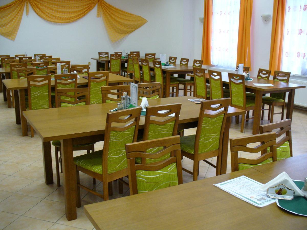 Hotel Rabbit Trhovy Stepanov Bagian luar foto