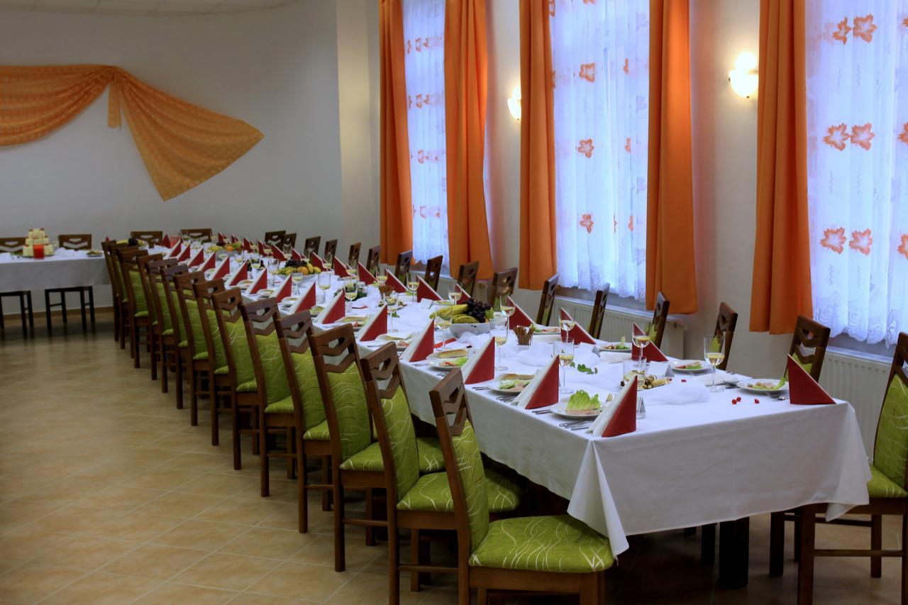 Hotel Rabbit Trhovy Stepanov Bagian luar foto