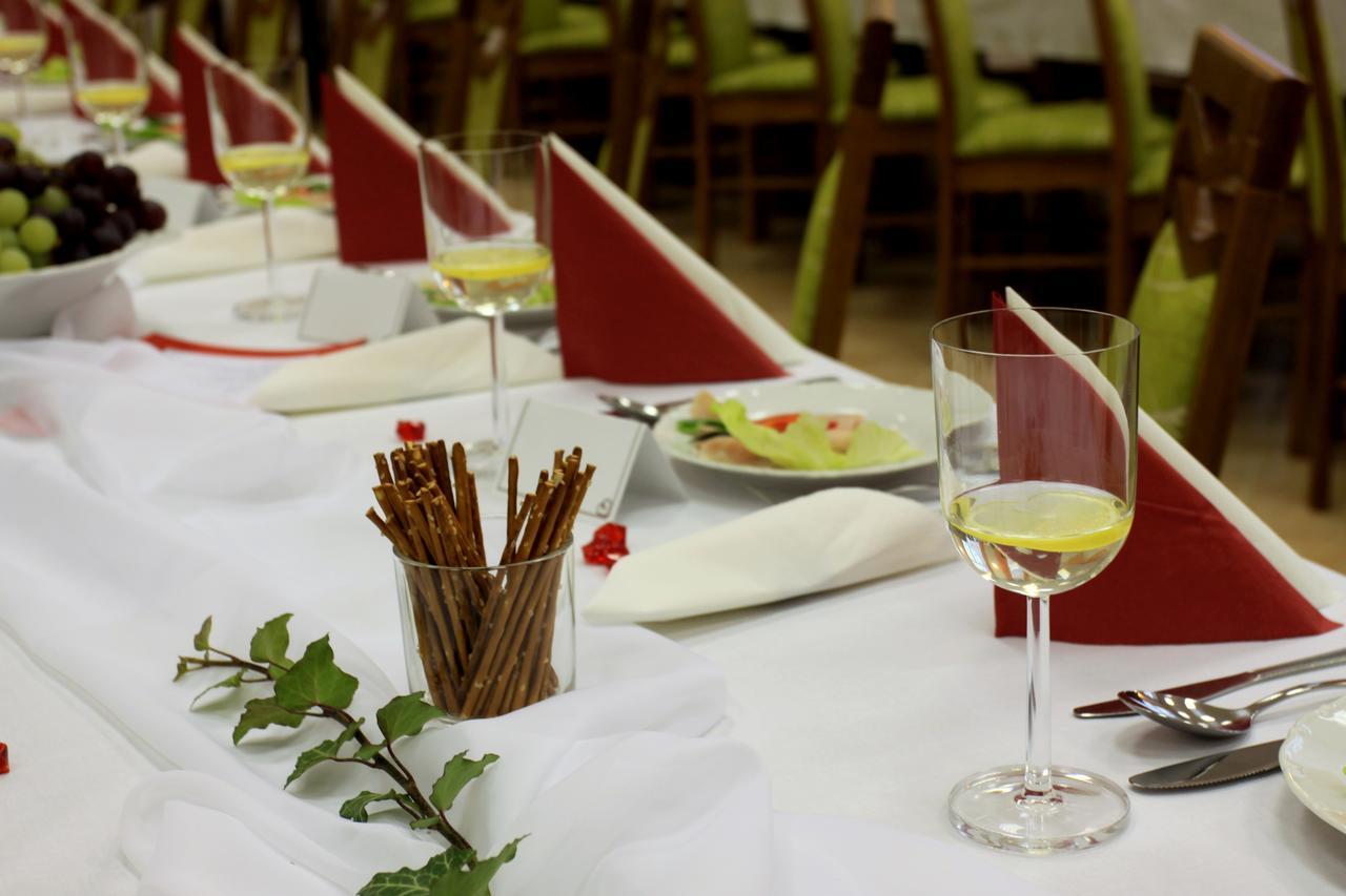 Hotel Rabbit Trhovy Stepanov Bagian luar foto