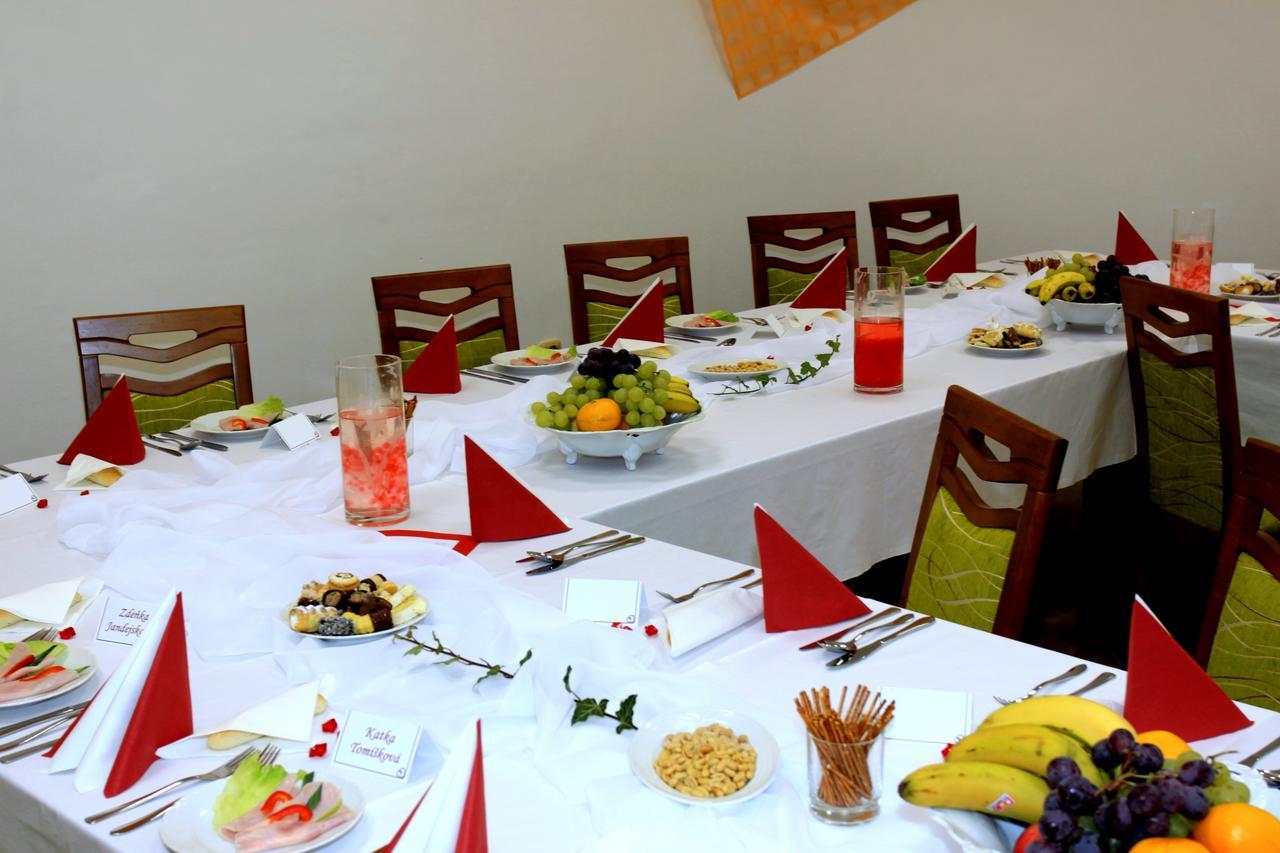 Hotel Rabbit Trhovy Stepanov Bagian luar foto