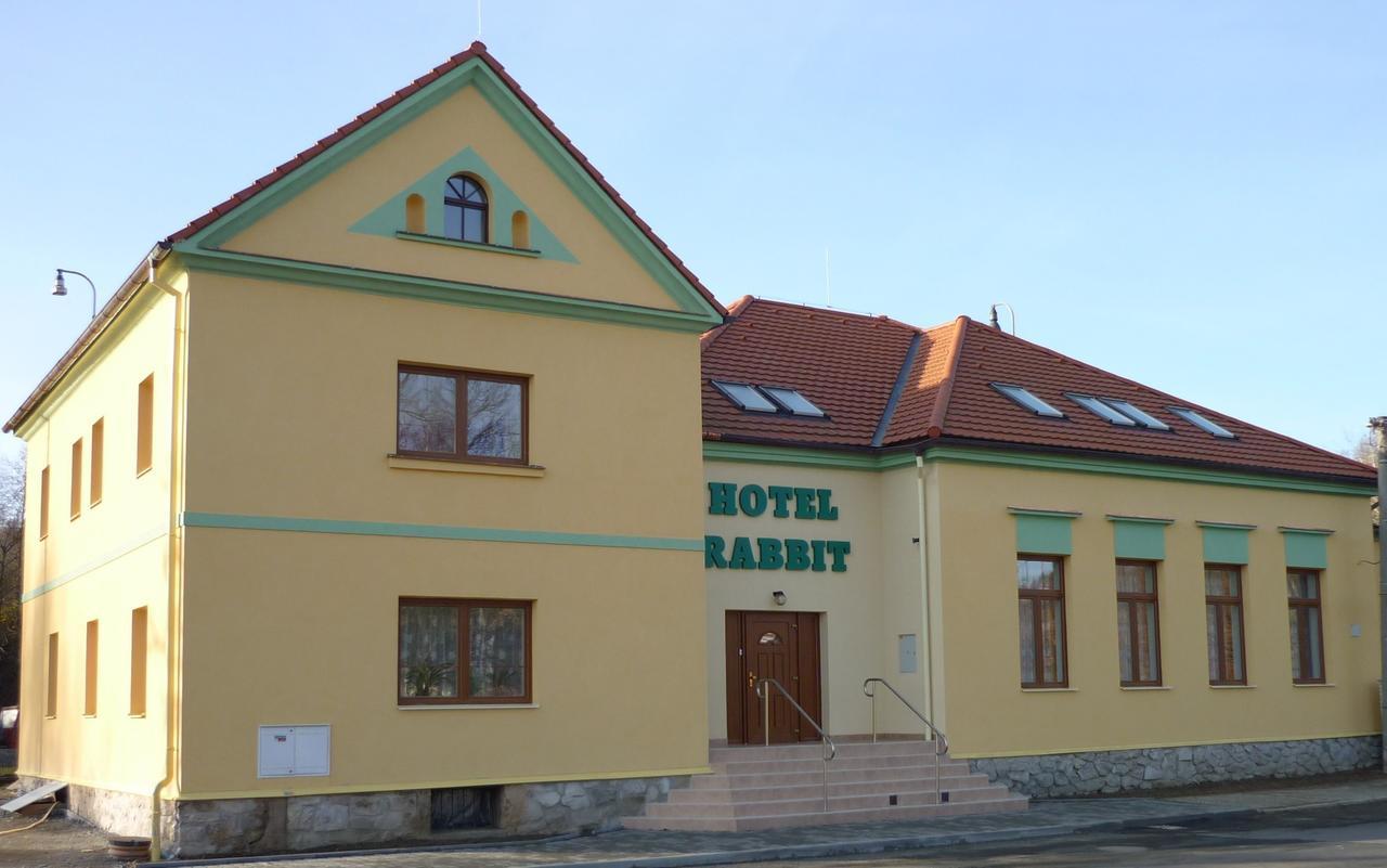 Hotel Rabbit Trhovy Stepanov Bagian luar foto